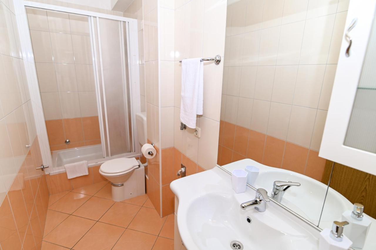 Apartmani Adria Trogir Buitenkant foto
